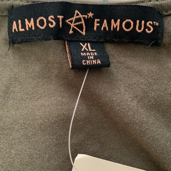 Almost Famous Cutout Top Size XL - Picture 10 of 10
